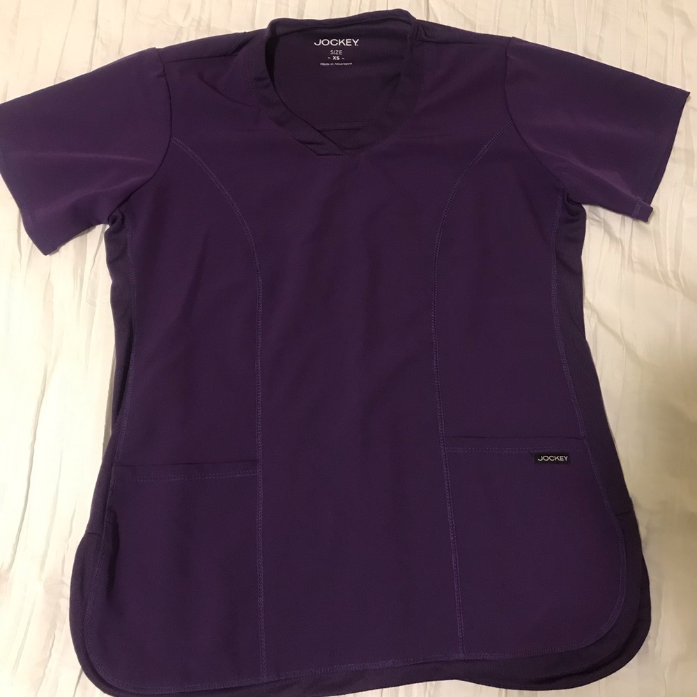 💕 Purple scrub top 💕